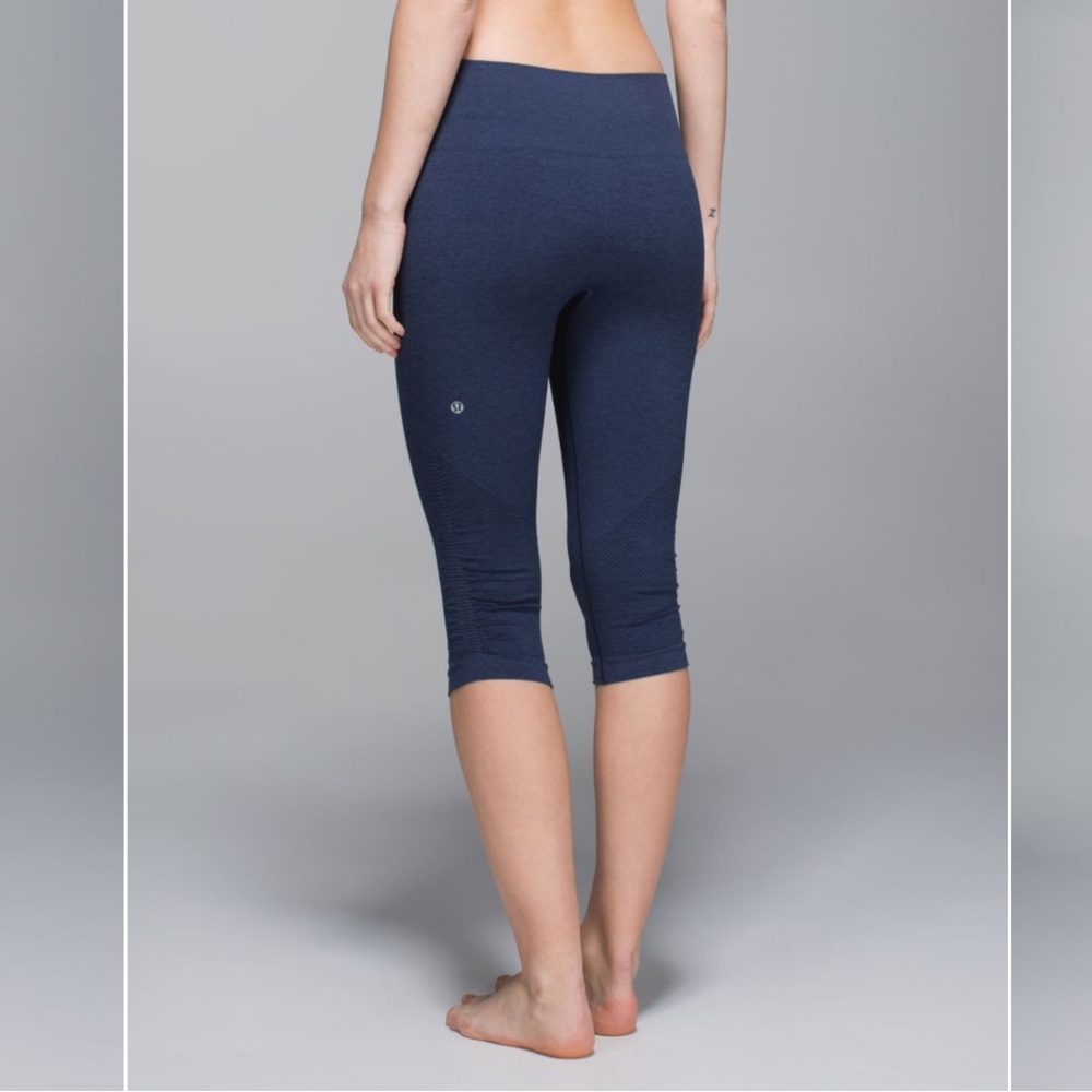 Lululemon In The Flow Crop II Navy - Picture 3 of 5